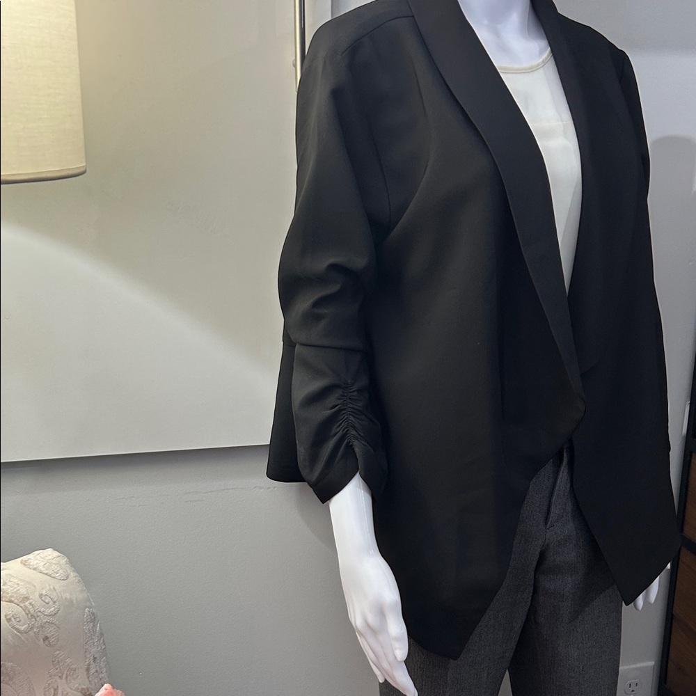 Chic Black Women's Blazer - Picture 7 of 16